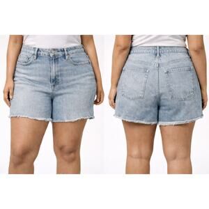 Good American Good ’90s Denim Shorts Light Wash Size 16 NWT